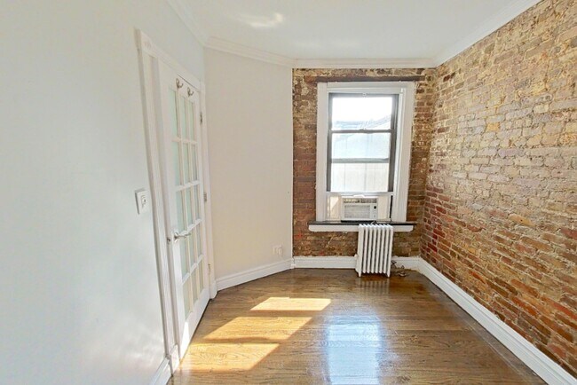 Building Photo - 410 E 13th St