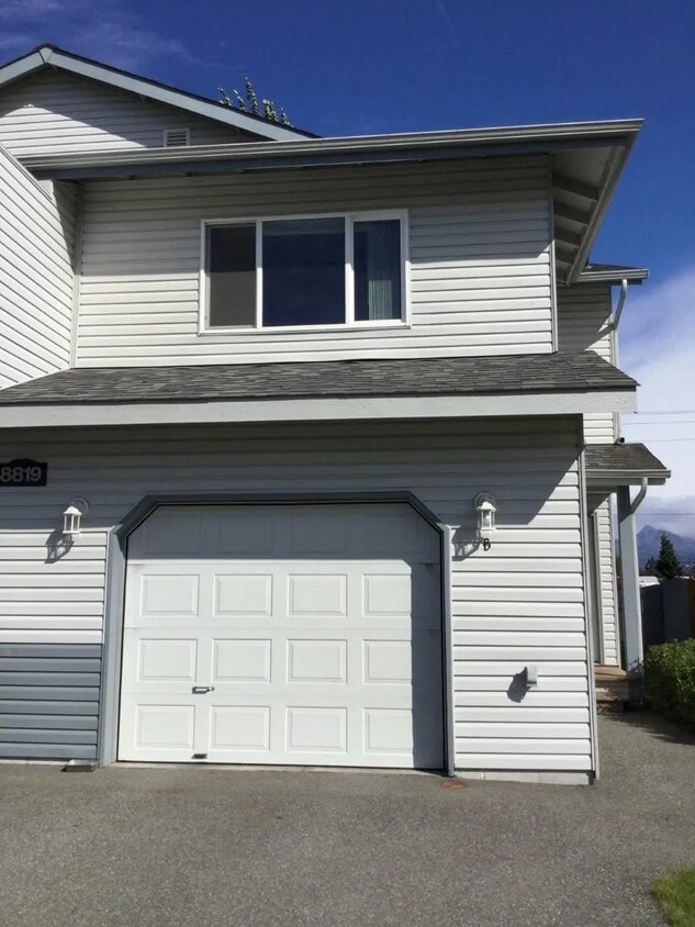 Foto principal - 8819 Lakehurst Dr