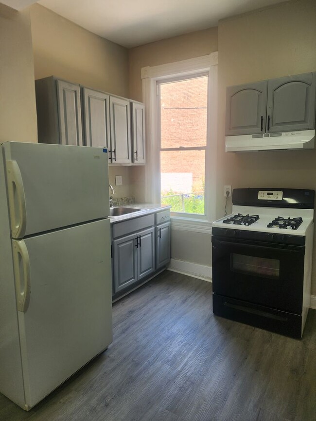 Building Photo - Spacious 3 Bedroom Home  In West Baltimore