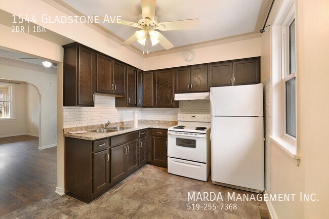 Photo du bâtiment - CHARMING 2-BEDROOM/1-BATH HOME WITH GARAGE IN WALKERVILLE + UTILITIES