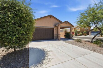 Building Photo - 40643 W Shaver Dr