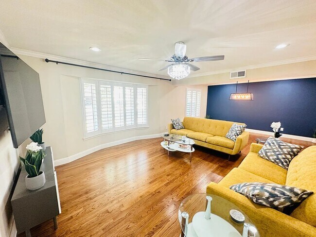 Building Photo - 4554 Saint Landry Dr