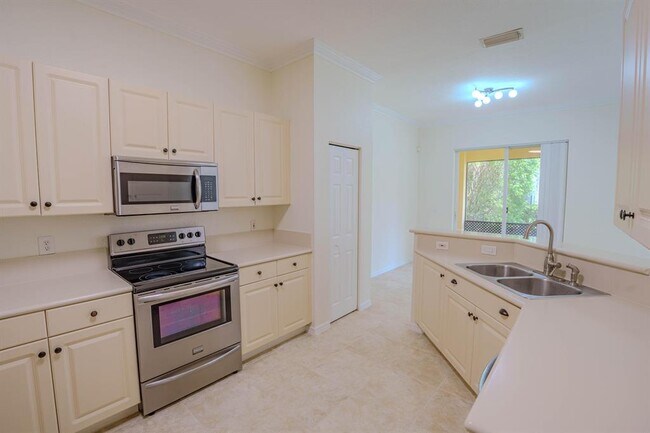 Foto del edificio - 5733 NW 119th Dr