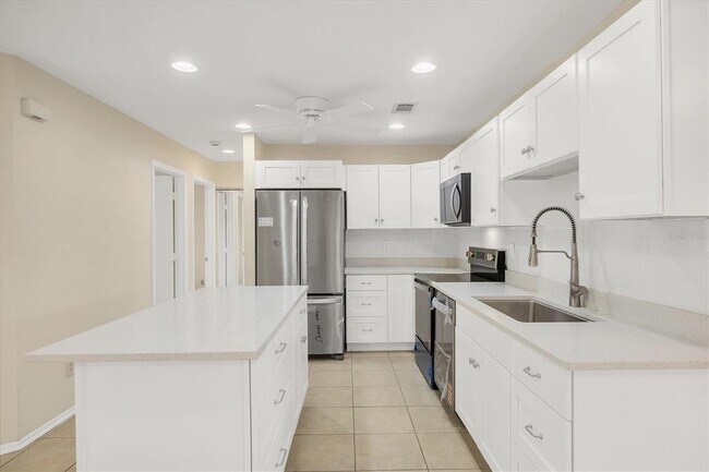Foto del edificio - 5439 Kenwood Dr