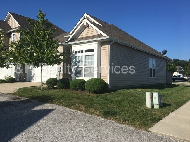 Building Photo - PENDING-Stunning Condo in Whiteland!