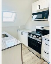 Building Photo - 438 S Main St