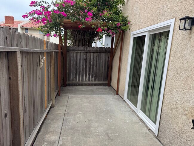 Foto del edificio - 16702 Sims Ln