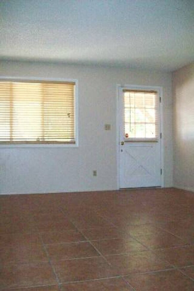 Foto del edificio - Spacious 4 Bed Home with Pool & Arizona Room