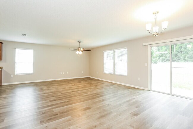 Foto del edificio - 12221 Glimmer Wy