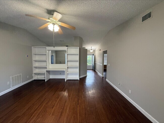 Foto del edificio - 1812 Glenridge St NW