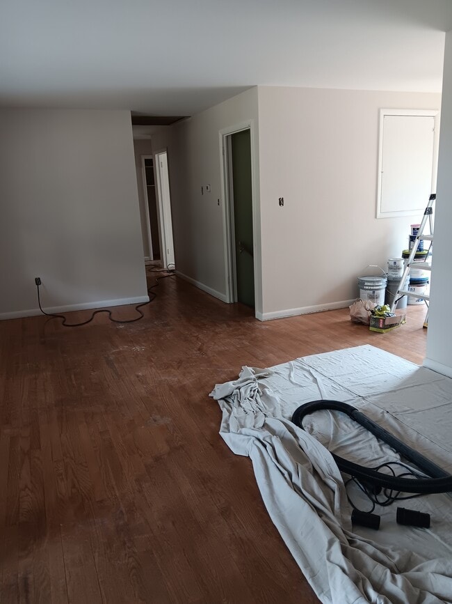 Building Photo - 4 Hemlock Dr