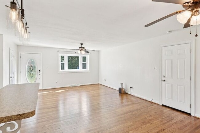 Building Photo - 8265 Warren Dr