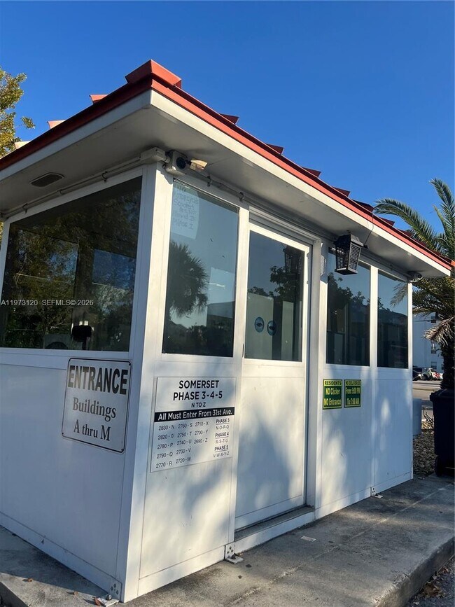 Foto del edificio - 2851 Somerset Dr