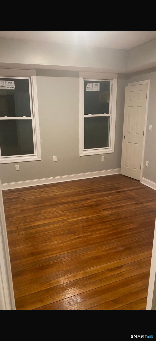 Foto del edificio - 142 Chestnut Ave