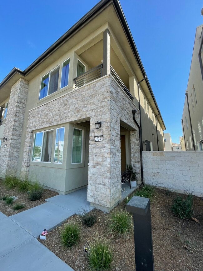 27241 Red Willow Ct, Valencia, CA 91381 Townhome Rentals in Valencia