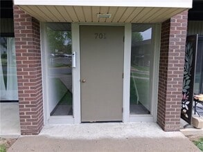 Building Photo - 701 College Park Dr
