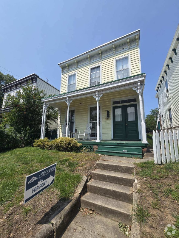 Building Photo - 126 S Laurel St