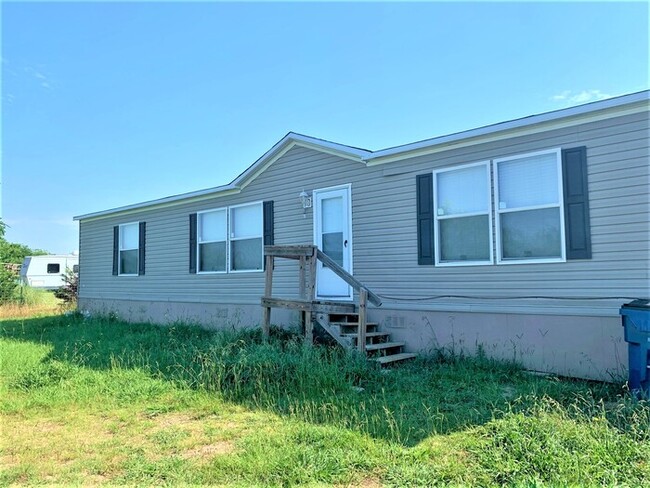 Building Photo - Spacious mobile home on acreage