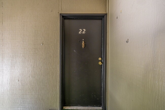 Building Photo - Freshly updated Two bed one bath for rent
