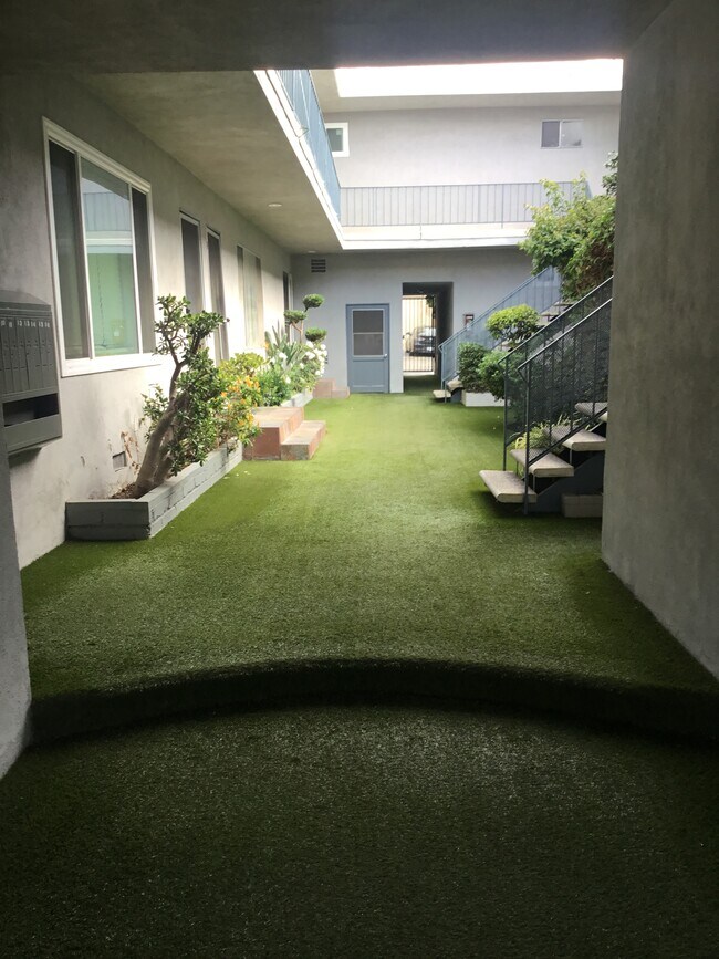 Foto del edificio - 1632 Barry Ave