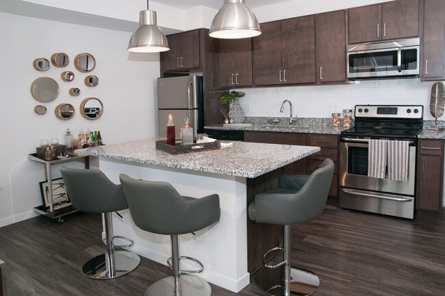 Foto del edificio - C&E Living
