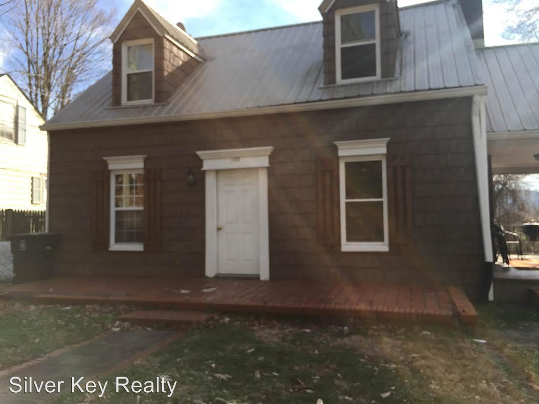 Primary Photo - 107 Forrest Ave