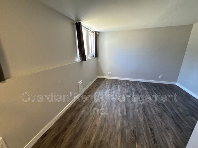 Building Photo - 117 Centennial Dr