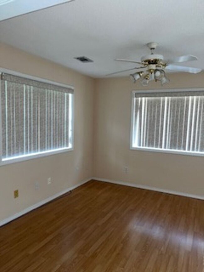 Building Photo - Three Bedroom/Two Bath Home, Two Car Garag...