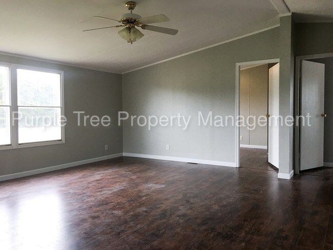 Foto del edificio - Newly Renovated & Spacious 3 Bedroom