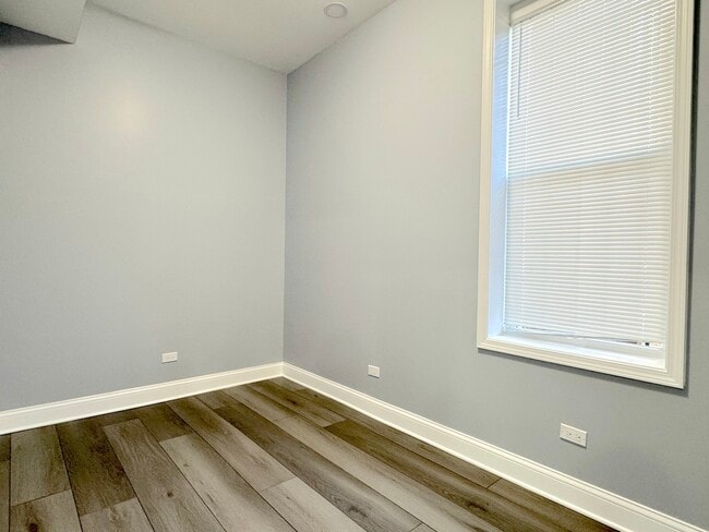 Foto del edificio - 1341 N Ashland Ave