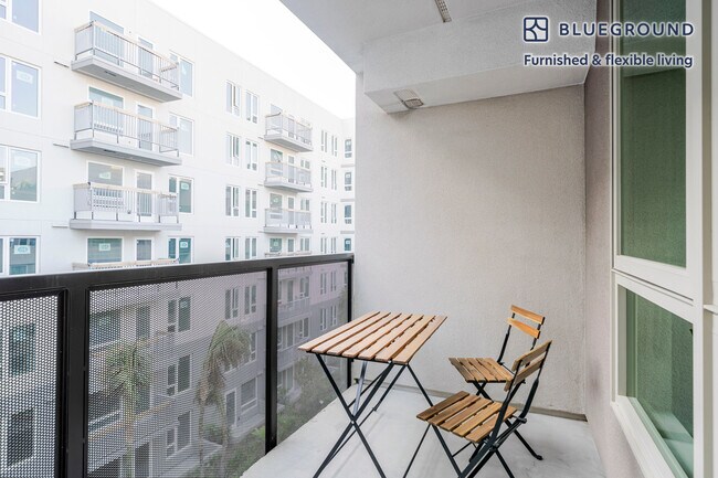 Foto del edificio - 635 Robinson Ave