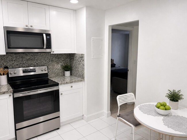 Foto del edificio - 1833 S Ocean Dr