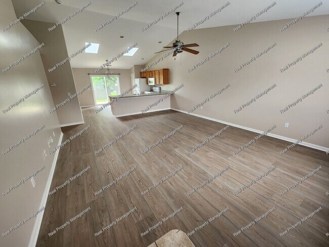 Building Photo - Fresh 3 Bedroom Duplex