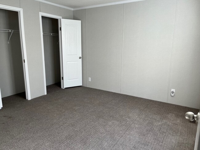Building Photo - 6 Canary Hill Dr