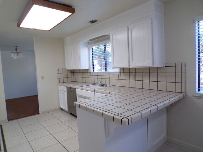 Foto del edificio - 2124 Sunny Oak Ct