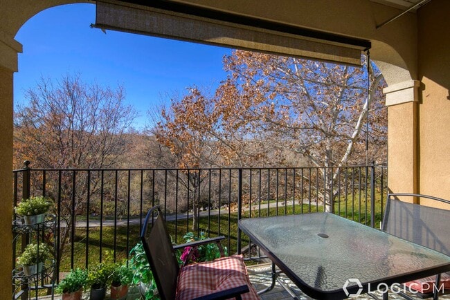 Building Photo - Beautiful Townhome in Great Location!