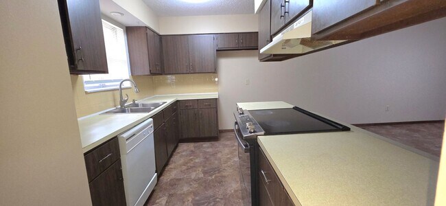 Foto del edificio - 3 Bedrooms, 2 baths, 2 Living Areas!  $1,295!