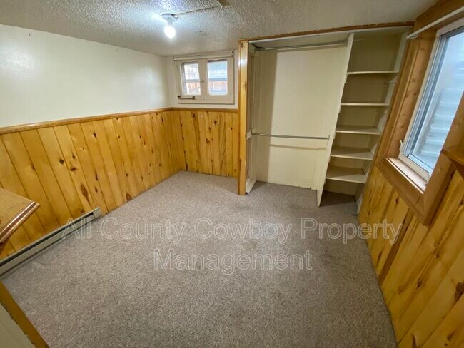 Building Photo - 170 1/2 N 8th St