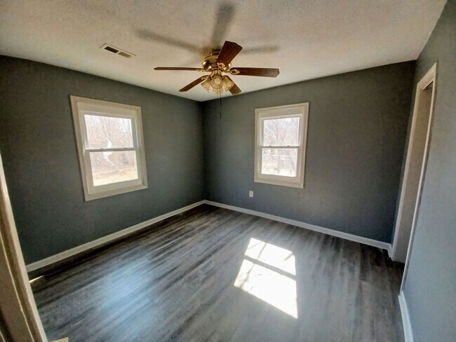 Building Photo - Cute 2 bedroom, 1 bath home on South side
