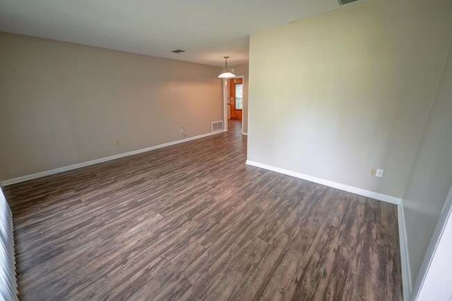 Building Photo - 3005 Tipperary Dr