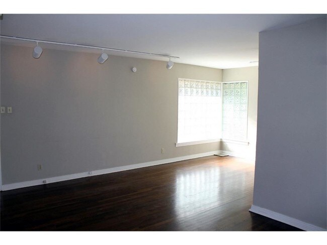 Building Photo - 504 Mayrant Dr