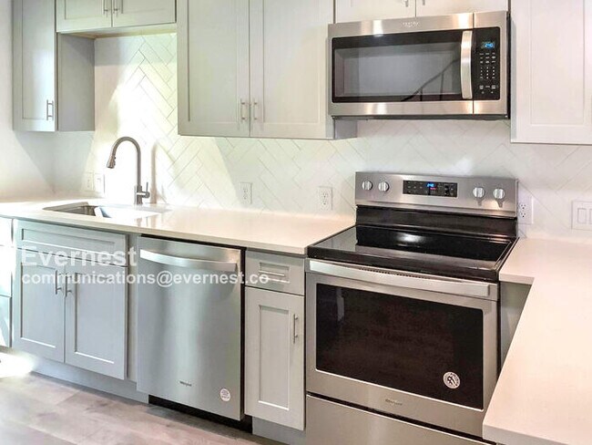 Foto del edificio - 3804 Southway Dr