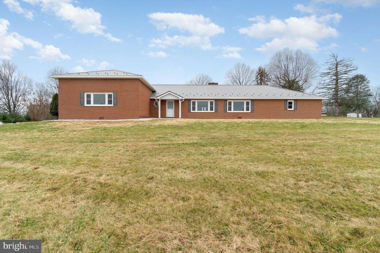 Primary Photo - Country View 3 bedroom home