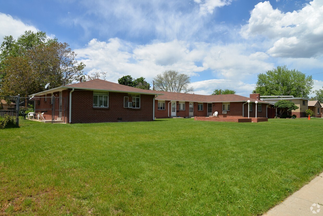 Primary Photo - 3255-3295 Birch St