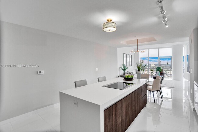 Foto del edificio - 851 NE 1st Ave