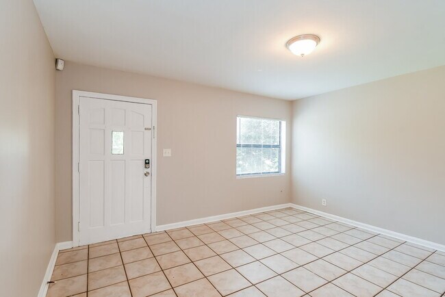 Building Photo - 6012 Commodore Dr