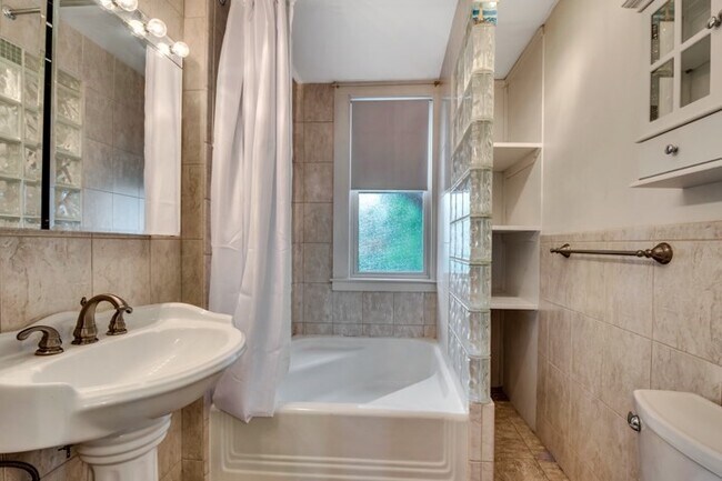 Foto del edificio - 56 Warren Ave