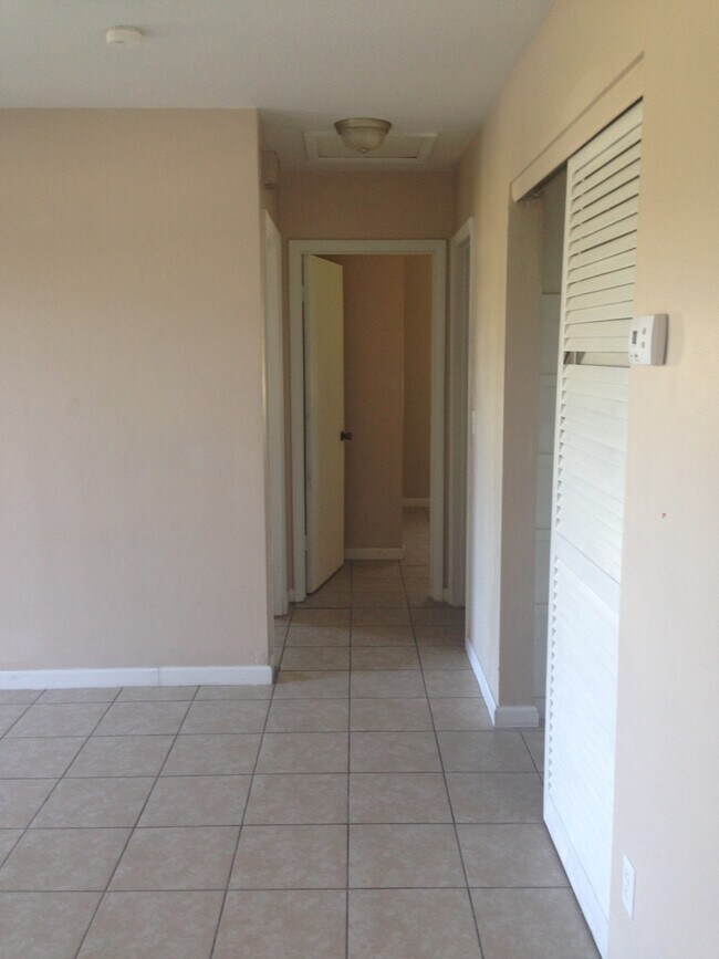 Foto del edificio - 3 Bed 1 Bath Home | Pet Friendly | Washer Dryer Hook Ups | Section 8 Welcome