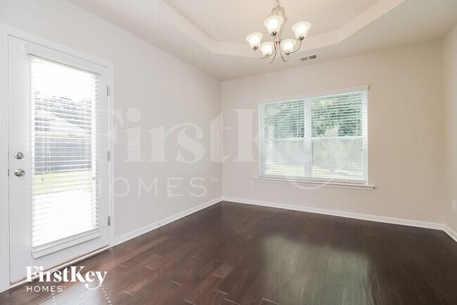 Building Photo - 1005 Lakemont Dr