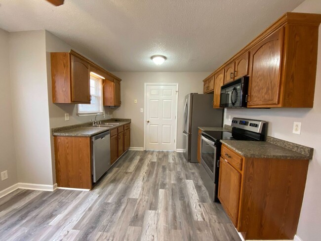 Building Photo - 3 Bed 2 Bath Amazing Home!